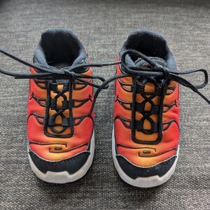 Nike Kids Red and Orange Sneakers